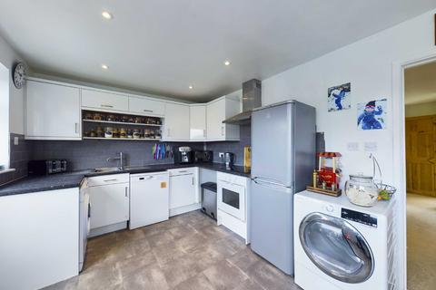 5 Caernarvon Close, Cheltenham, GL51 3LQ