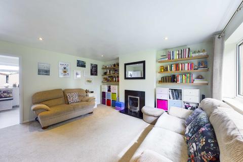 5 Caernarvon Close, Cheltenham, GL51 3LQ