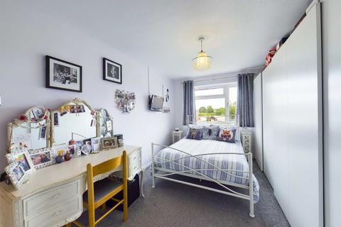 5 Caernarvon Close, Cheltenham, GL51 3LQ