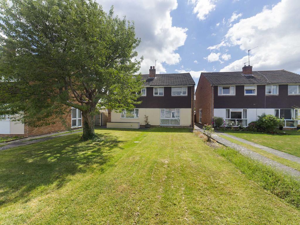 Broad Oak Way, Cheltenham... 3 bed semidetached house £280,000