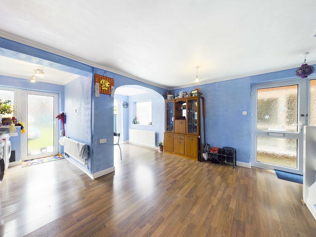 Broad Oak Way, Cheltenham... 3 bed semidetached house £280,000
