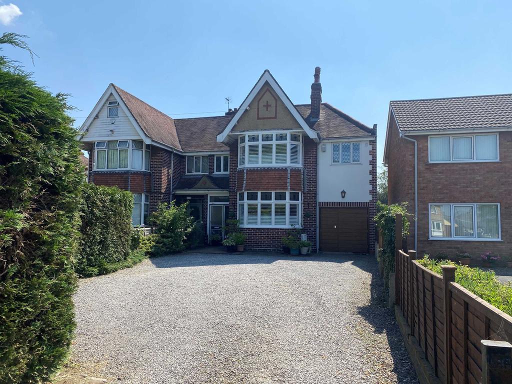 Cheltenham Road East, Gloucester, GL3 4 bed semidetached house £400,000