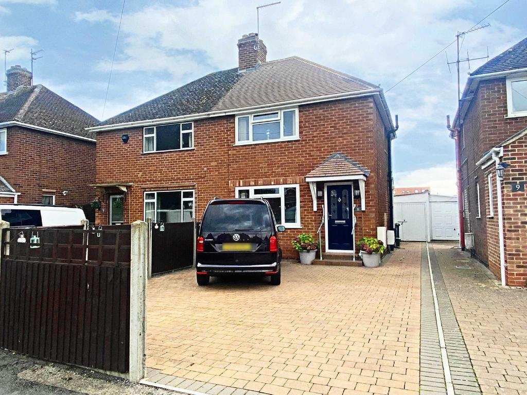 Field End, Churchdown, Gloucester, GL3 2 bed semidetached house £250,000