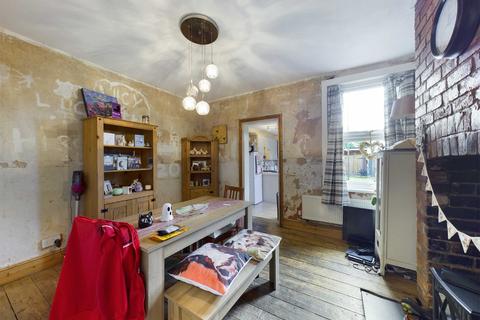 44 Armscroft Road, Gloucester, GL2 0SJ