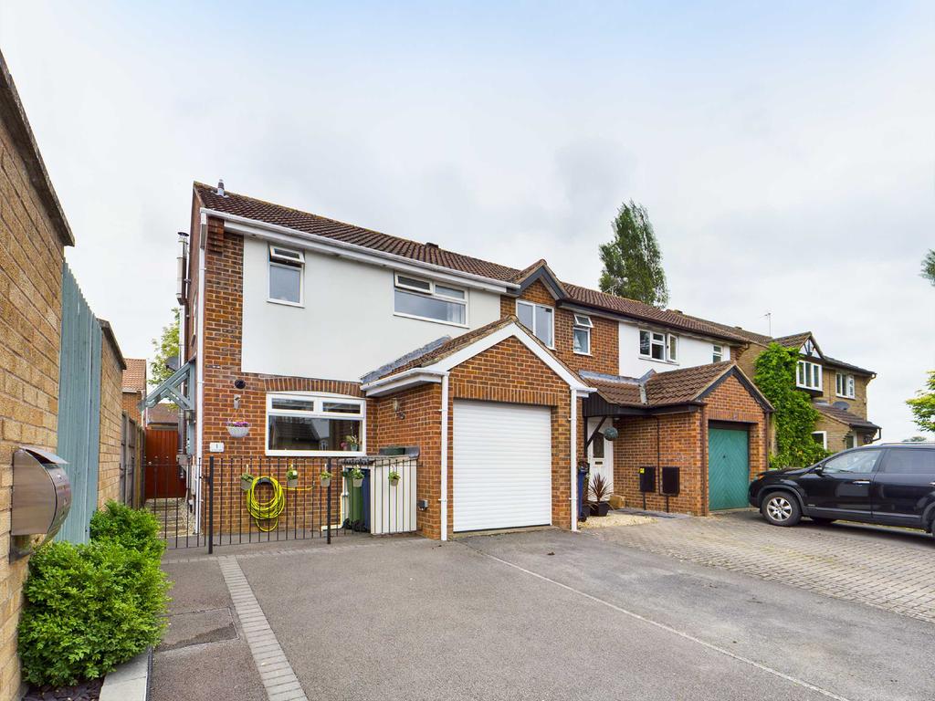 Jordans Way, Longford, Gloucester, GL2 3 bed end of terrace house £