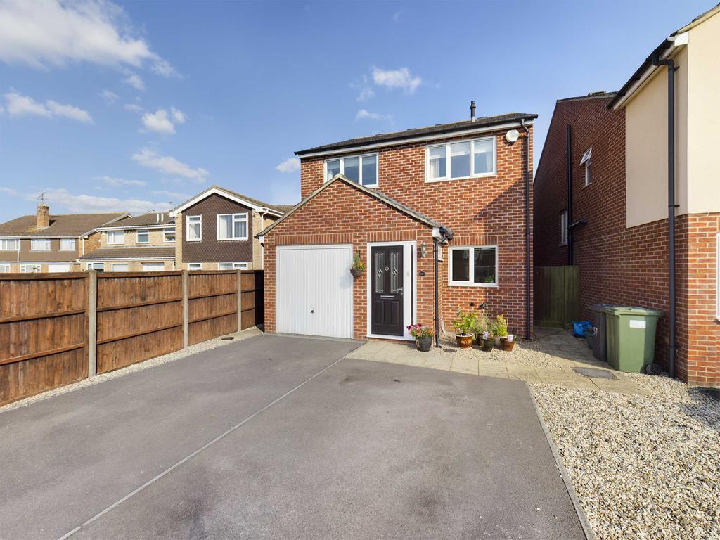 Little Normans, Longlevens... 4 bed detached house £345,000