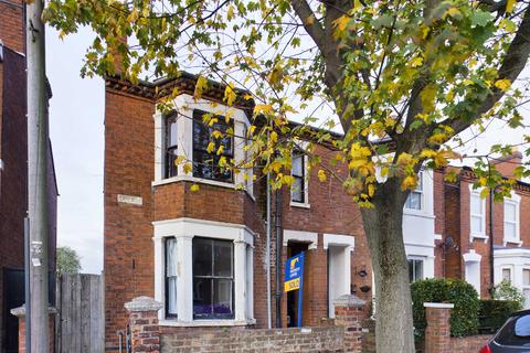 11 Honyatt Road, Gloucester, GL1 3EB