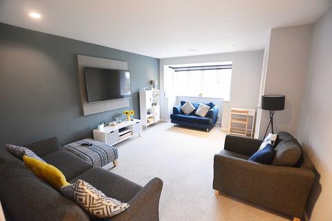 69 Woodvale Kingsway, Quedgeley, Gloucester, GL2 2BU