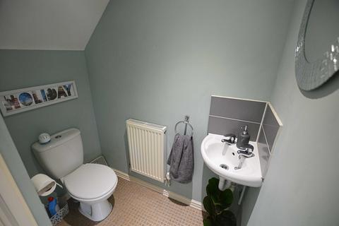 69 Woodvale Kingsway, Quedgeley, Gloucester, GL2 2BU