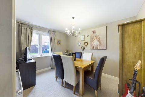 143 Woodvale Kingsway, Quedgeley, Gloucester, GL2 2BU