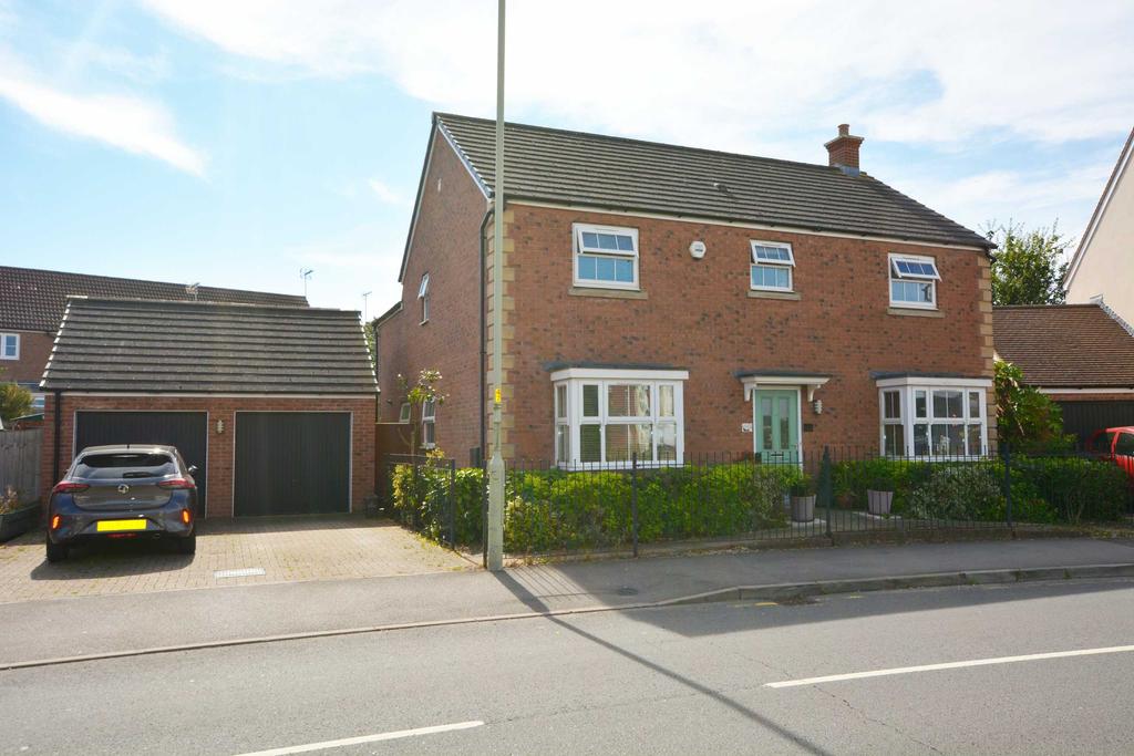 Thatcham Avenue, Kingsway, Gloucester, GL2 4 bed detached house £400,000
