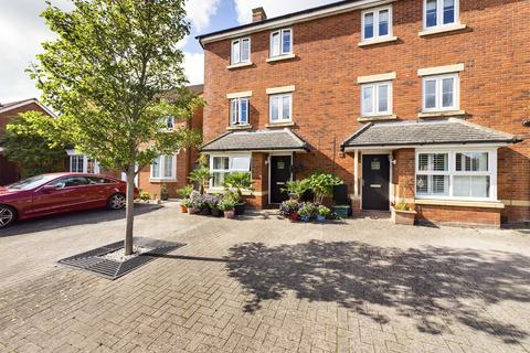 105 Woodvale Kingsway, Quedgeley, Gloucester, GL2 2BU
