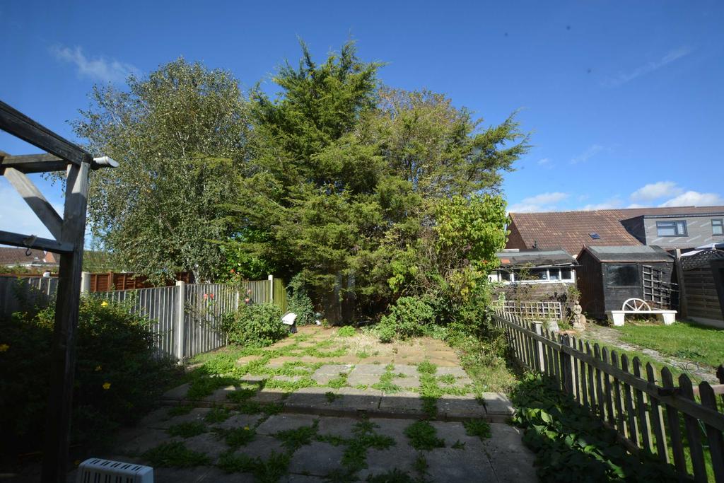 Fieldcourt Gardens, Quedgeley, Gloucester, GL2 2 bed bungalow £180,000