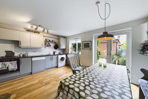 59 Woodvale Kingsway, Quedgeley, Gloucester, GL2 2BU