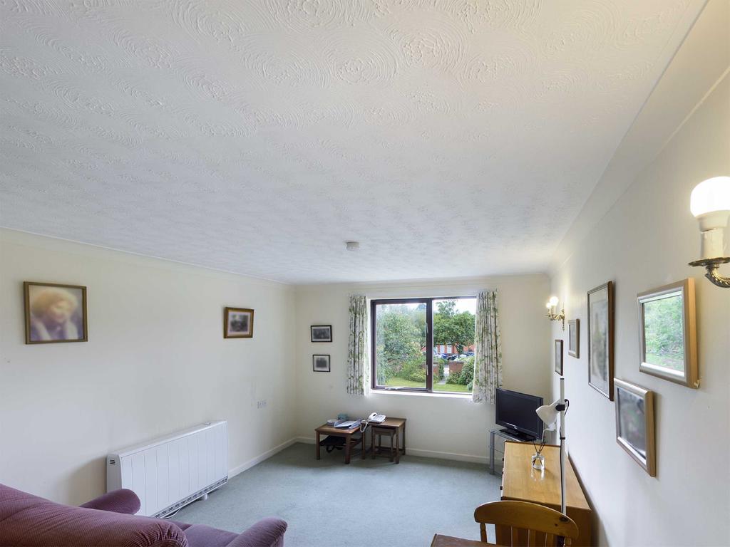 St. Lane North, Worcester, WR1 2 bed apartment £100,000