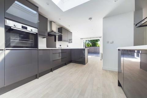 1 Dolphin Close, Worcester, WR2 6BG