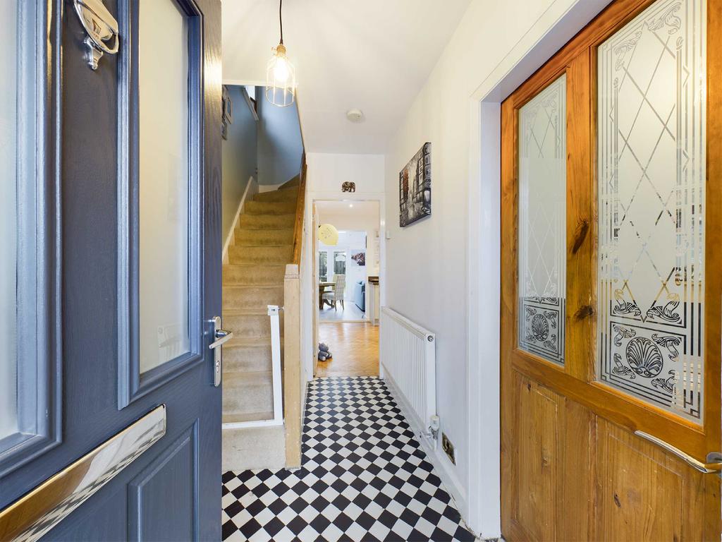 Winchester Avenue, Worcester, WR2 3 bed end of terrace house £265,000