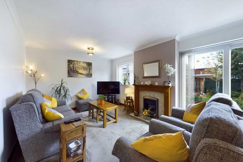 44 Montreal Close, Lower Wick, Worcester, WR2 4DZ