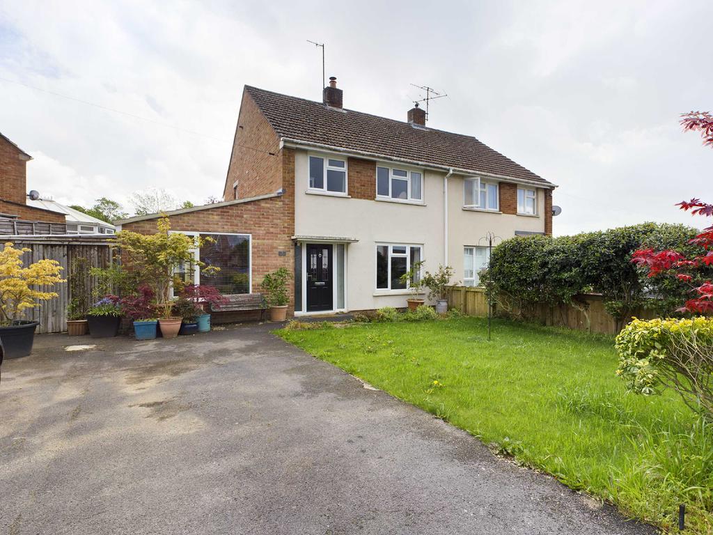 Marling Crescent, Stroud... 4 bed semidetached house £310,000