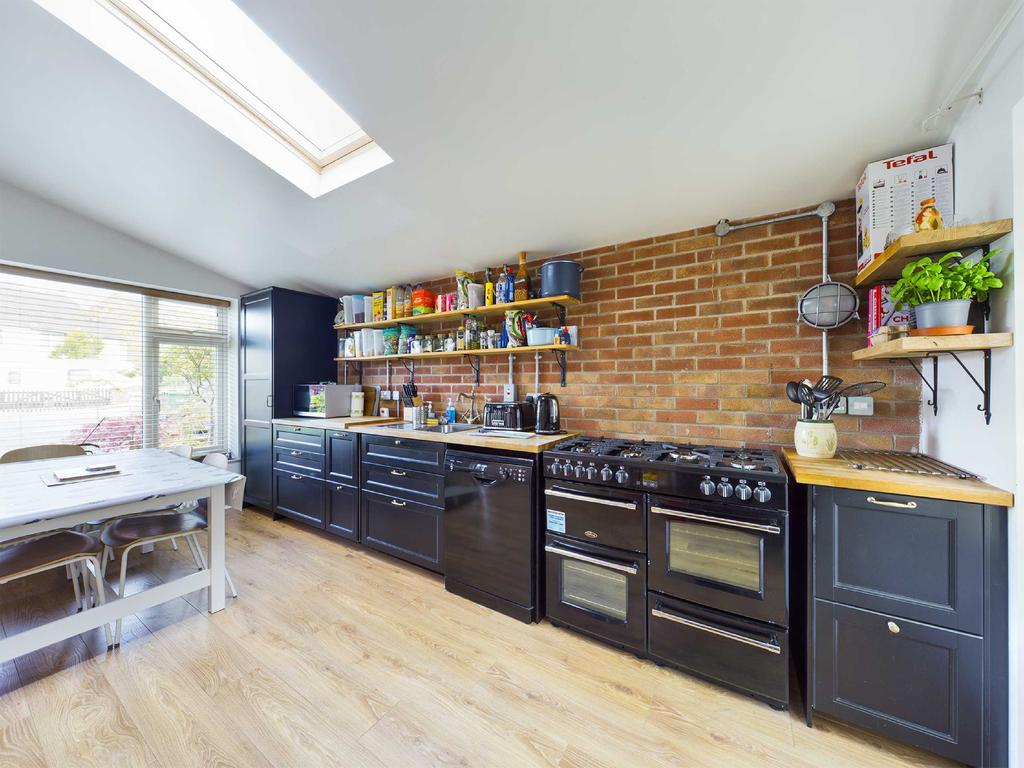 Marling Crescent, Stroud... 4 bed semidetached house £310,000
