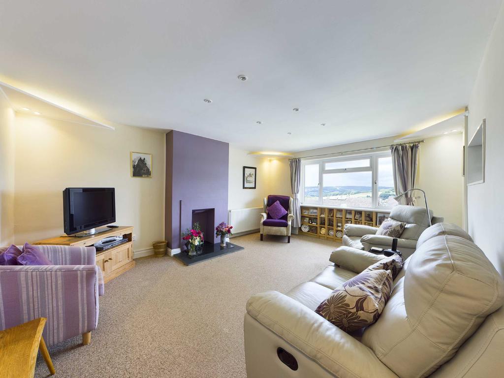 Langtoft Road, Stroud, Gloucestershire, GL5 3 bed bungalow £275,000