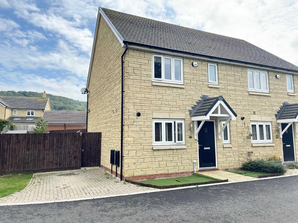 Dyehouse Field, Kings Stanley, Gloucestershire, GL10 3 bed semi