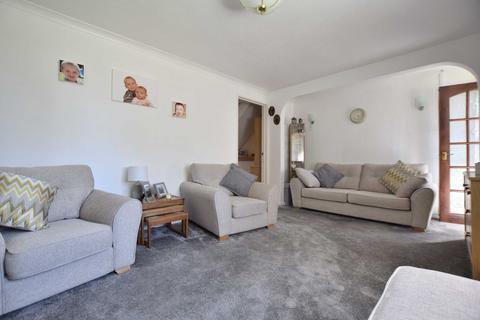 8 Campion Close, Gloucester, GL4 6YQ