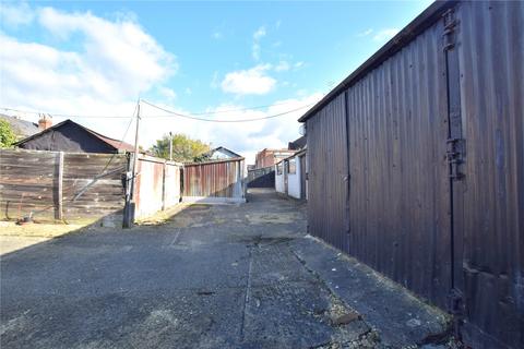 35 Hanman Road, Gloucester, GL1 4TG