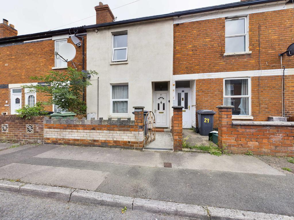 Highworth Road, Gloucester, GL1 2 bed terraced house £170,000