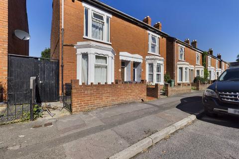 16 Tweenbrook Avenue, Gloucester, GL1 5JY
