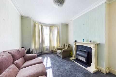 16 Tweenbrook Avenue, Gloucester, GL1 5JY