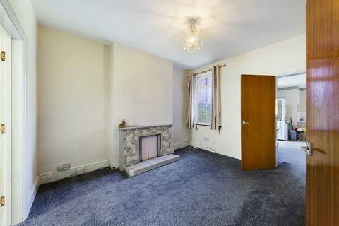 16 Tweenbrook Avenue, Gloucester, GL1 5JY