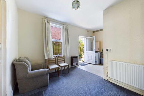 16 Tweenbrook Avenue, Gloucester, GL1 5JY