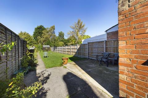 16 Tweenbrook Avenue, Gloucester, GL1 5JY