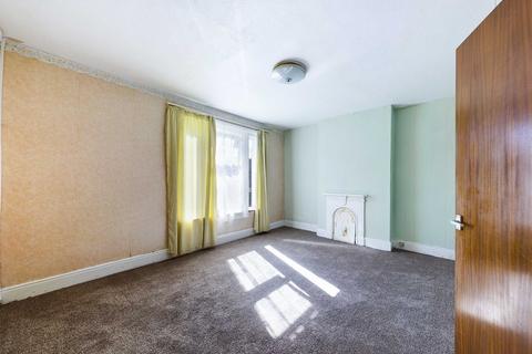 16 Tweenbrook Avenue, Gloucester, GL1 5JY
