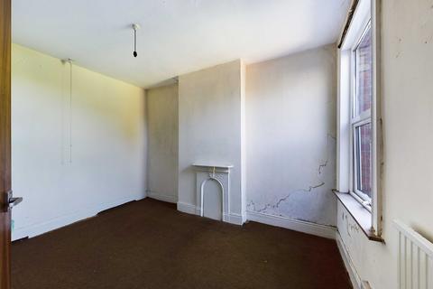 16 Tweenbrook Avenue, Gloucester, GL1 5JY