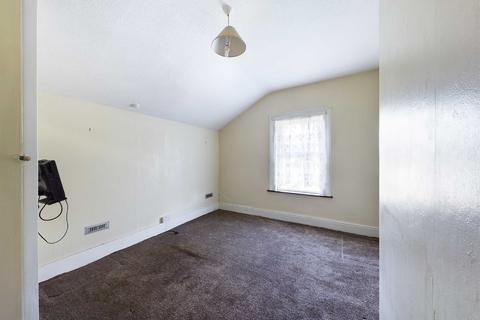 16 Tweenbrook Avenue, Gloucester, GL1 5JY