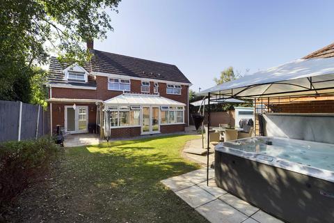 2 Corfe Avenue, Worcester, WR4 0EB