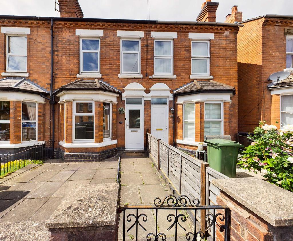 Wylds Lane, Worcester, WR5 3 bed terraced house £180,000