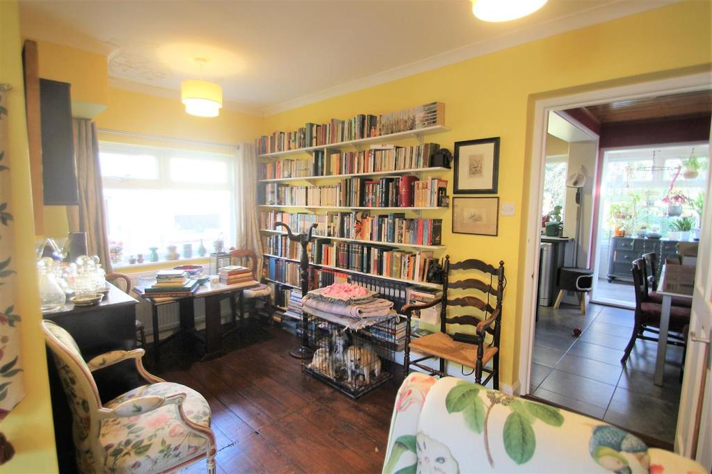 Beeston Way, Feltham 3 bed end of terrace house £449,950