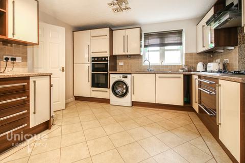 17 Caernarfon Close, Thornton-cleveleys, FY5 4FD