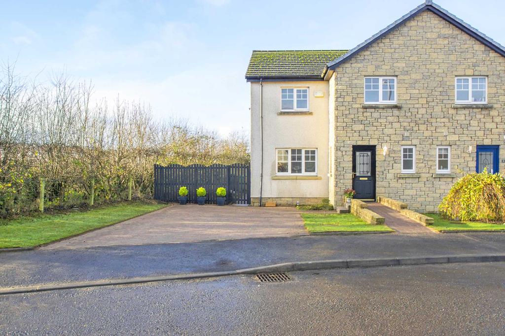 Marshall Gardens, Kilmaurs 3 bed semidetached house £175,000