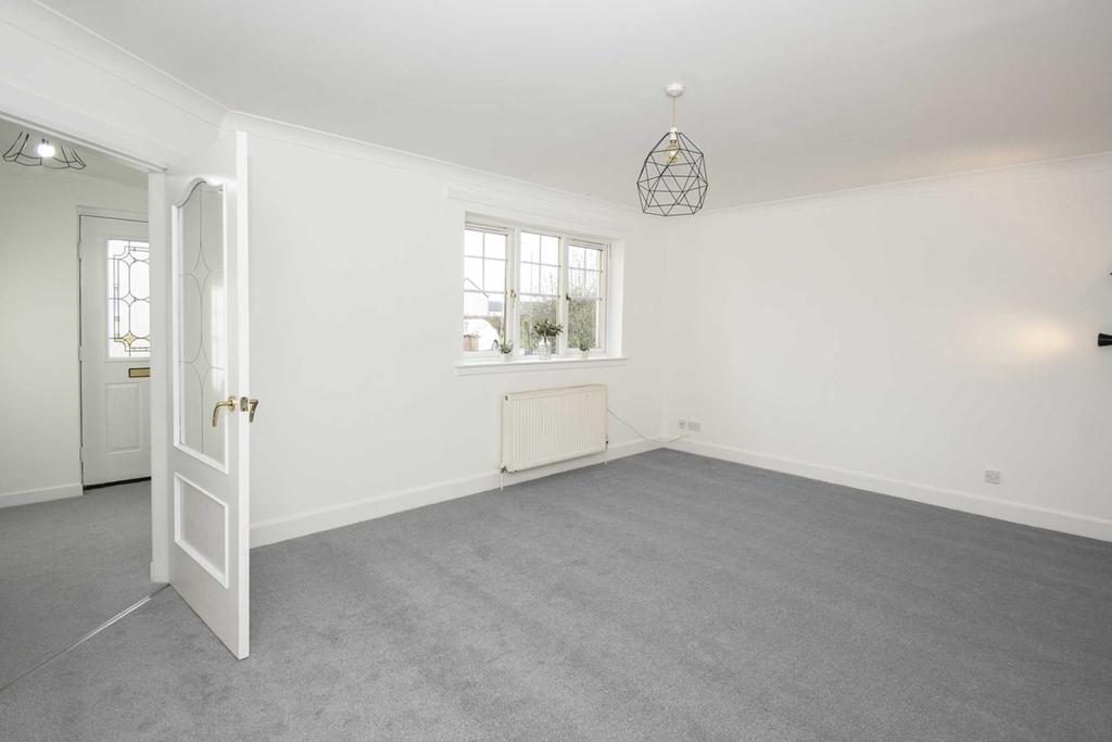 Marshall Gardens, Kilmaurs 3 bed semidetached house £175,000