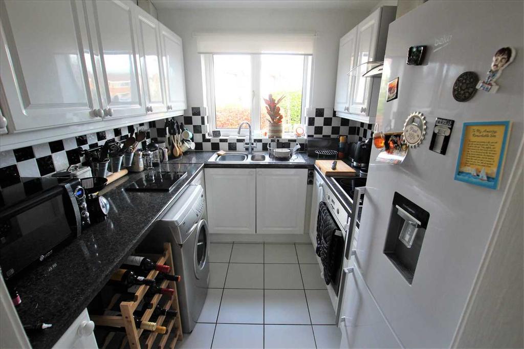 Carr Meadow, Bamber Bridge... 2 bed semidetached house £170,000