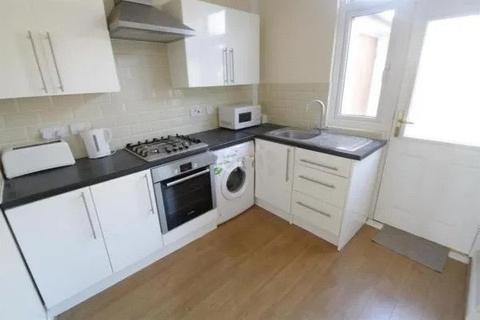 3 bedroom semi-detached house to rent - Turners Road South, Luton, Bedfordshire, LU2