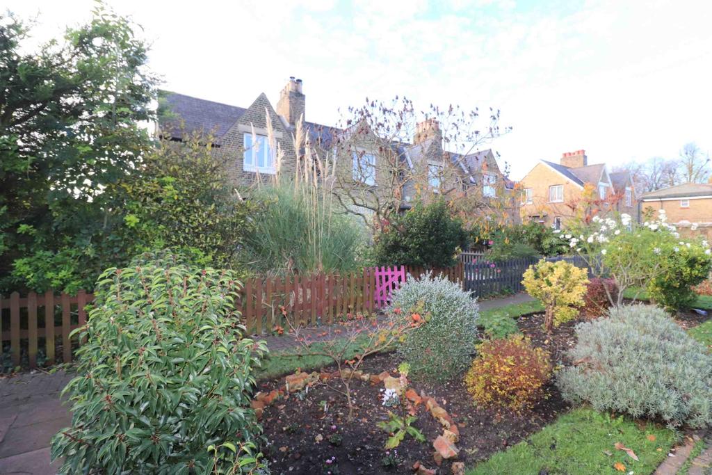 St Johns Cottages, Penge 3 bed house £1,800 pcm (£415 pw)