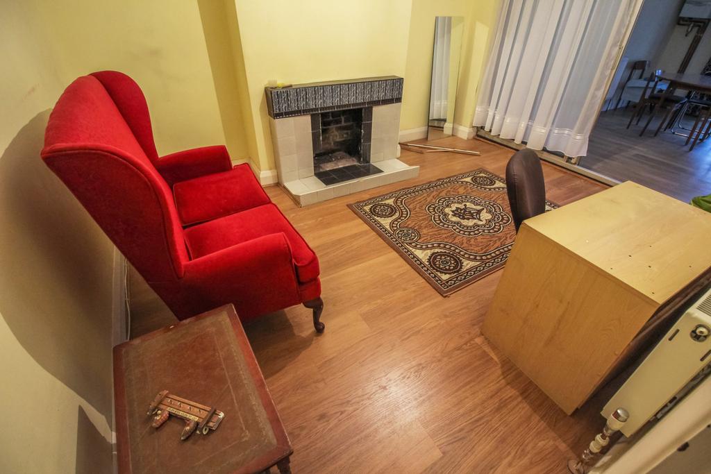 Princes Avenue, Kingsbury, NW9 3 bed terraced house £2,100 pcm (£485 pw)