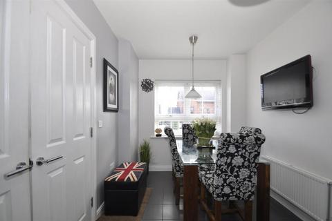 3 bedroom semi-detached house to rent, The Fairways, Dukinfield, Cheshire, SK16