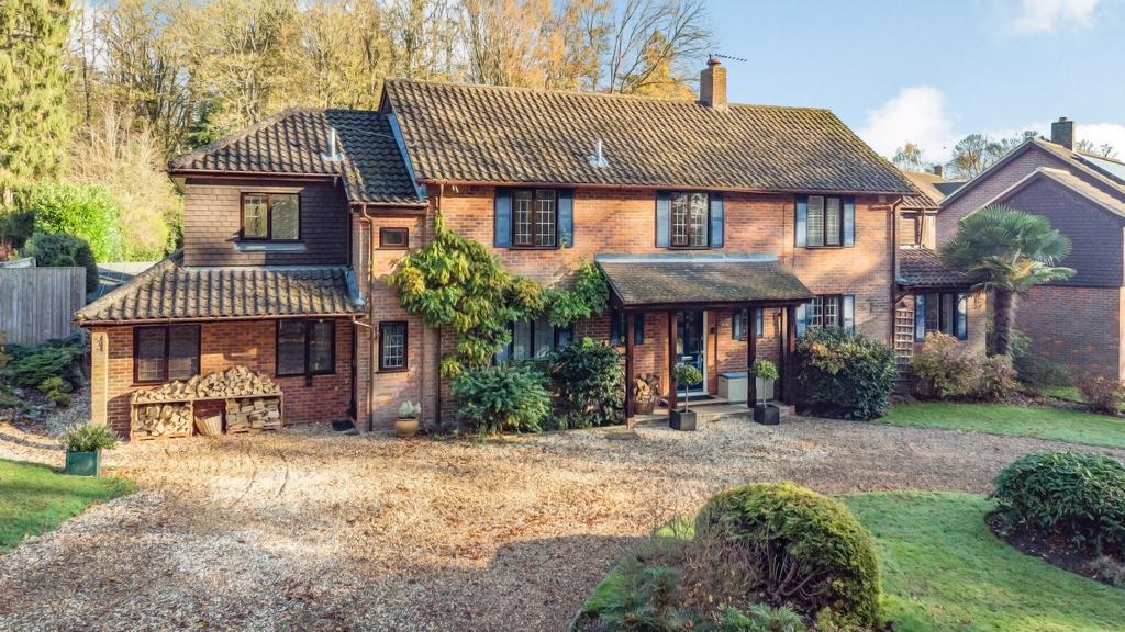 Parkfield, Latimer 5 bed detached house £1,350,000