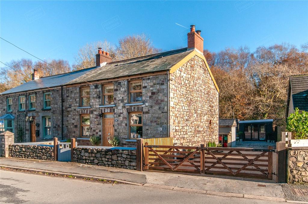 Heol Giedd, Cwmgiedd, Ystradgynlais... 3 bed semidetached house £270,000